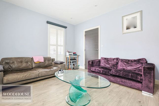 63, Markwick Avenue, Cheshunt photo 4