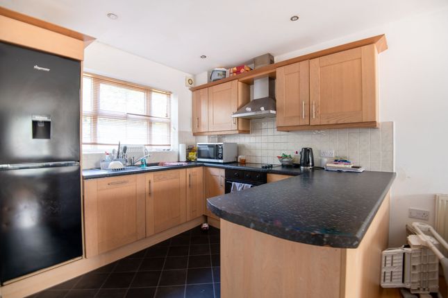 17 The Crescent, Wellingborough photo 4