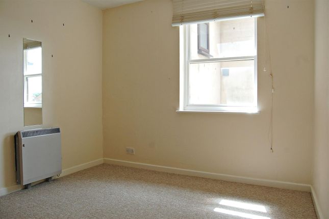 Flat to rent in Charles Street, Petersfield