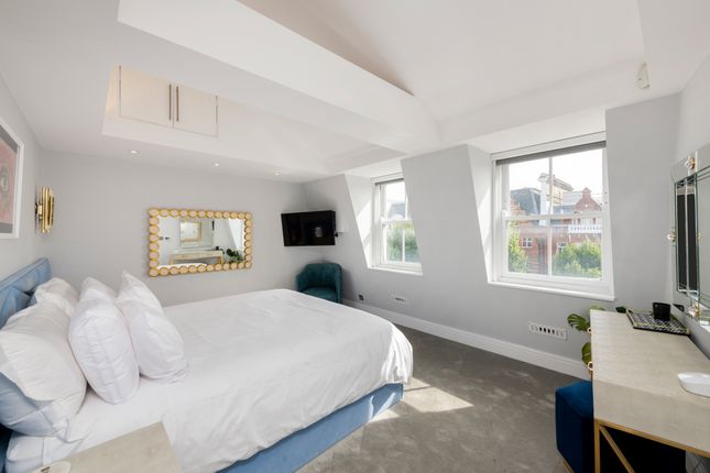 Town house to rent in Queen's Gate, London