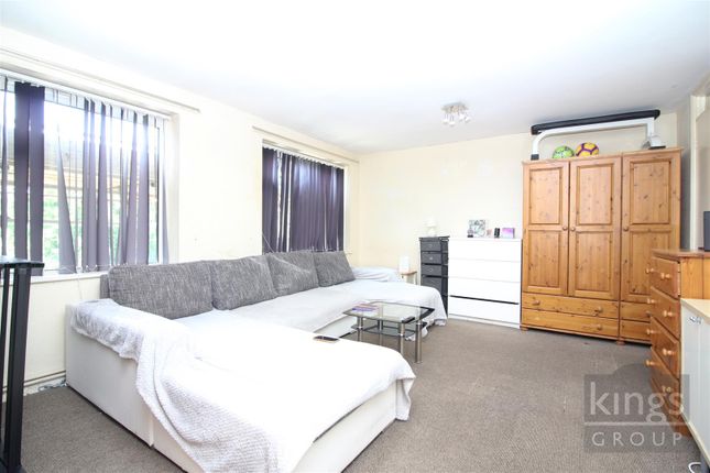 11, Harberts Road, Harlow photo 2