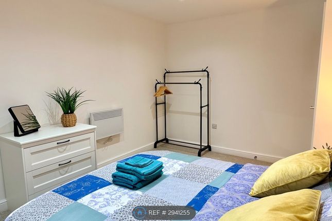 Flat, York Towers York Road, Leeds photo 4