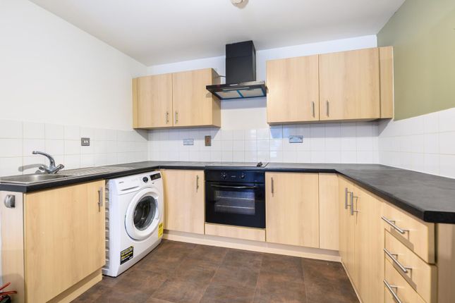 Flat 2, 3, Salamanca Place, London photo 3