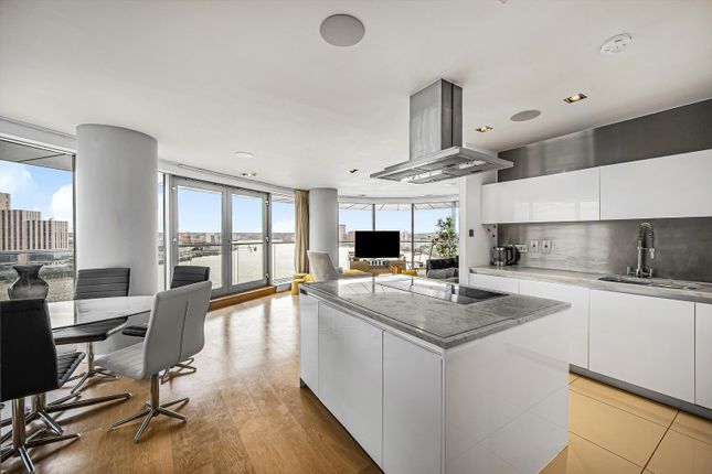 E1034, New Providence Wharf, London photo 3
