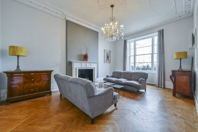 Flat for sale in Sussex Gardens, Paddington, London