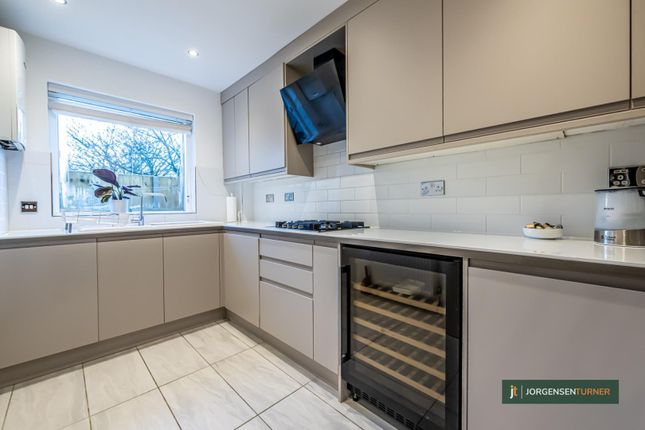 Flat for sale in Pavilion Court, North Maida Vale, London