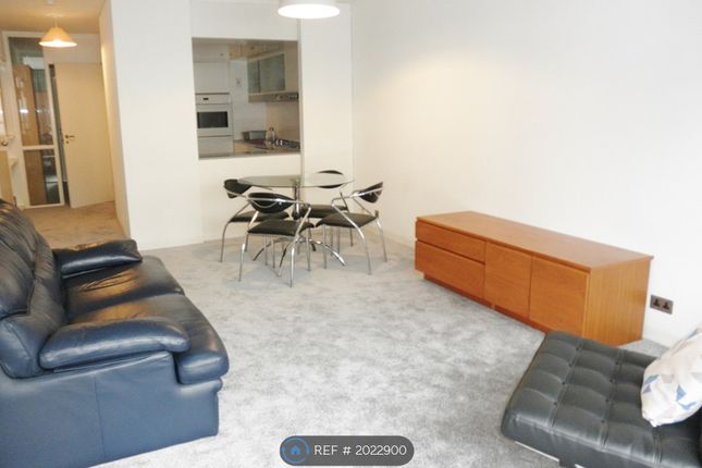 Flat to rent in Andrewes House, London