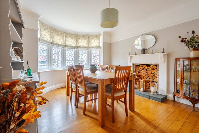 6, Barton Avenue, Bedfordshire photo 3