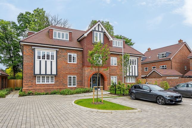 Thumbnail Flat to rent in Albright Gardens, Walton-On-Thames
