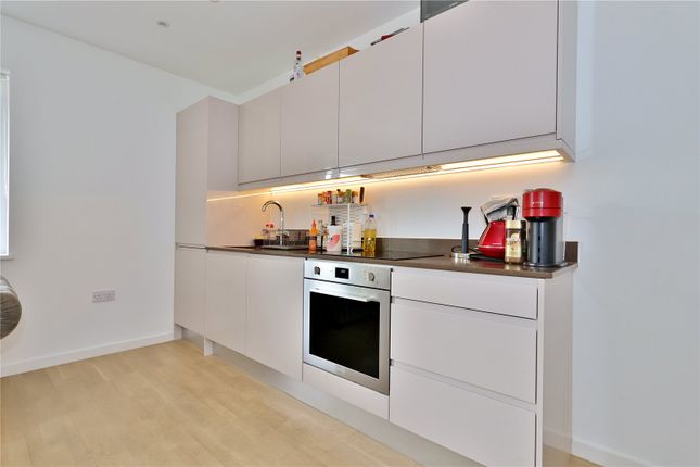 29, River Court, Woking photo 4