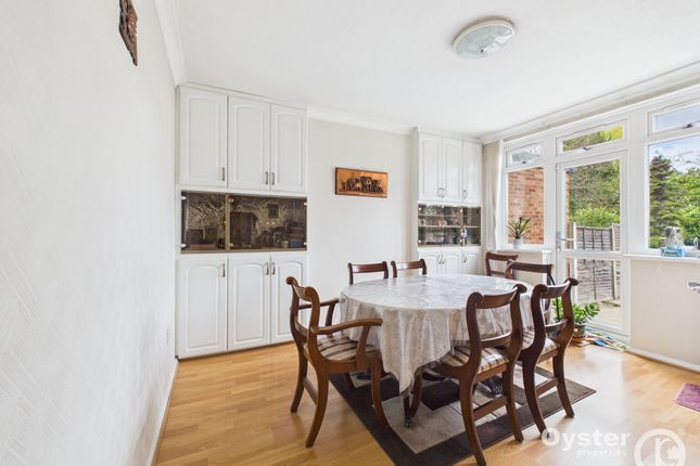 18 Chadacre Avenue, Ilford photo 4