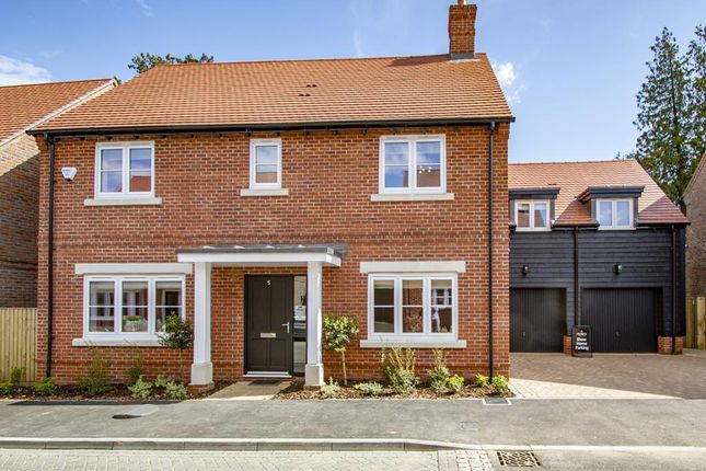 Thumbnail Detached house for sale in Chiltern Gardens, Woodcote, Reading