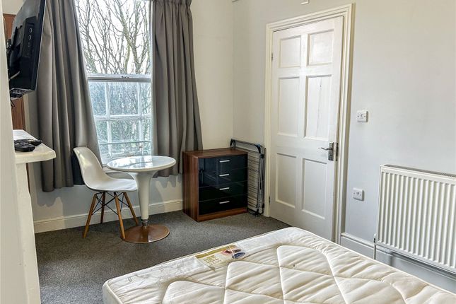 Room 4, 1, Church Passage, Somerset photo 2
