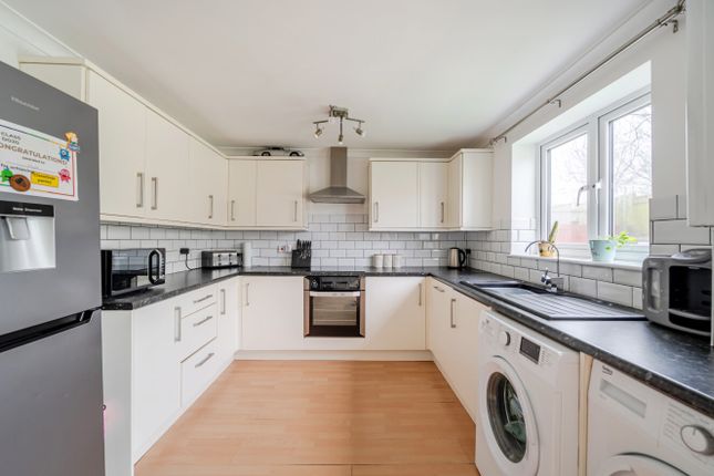 8 Trevarren Avenue, Four Lanes Redruth Cornwall, Redruth photo 2