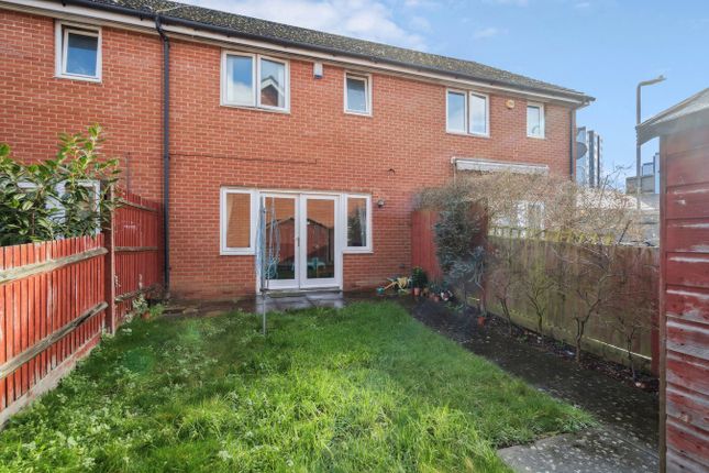 6, Oak Tree Drive, Slough photo 4
