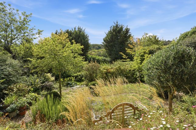 3, The Readens, Banstead photo 2