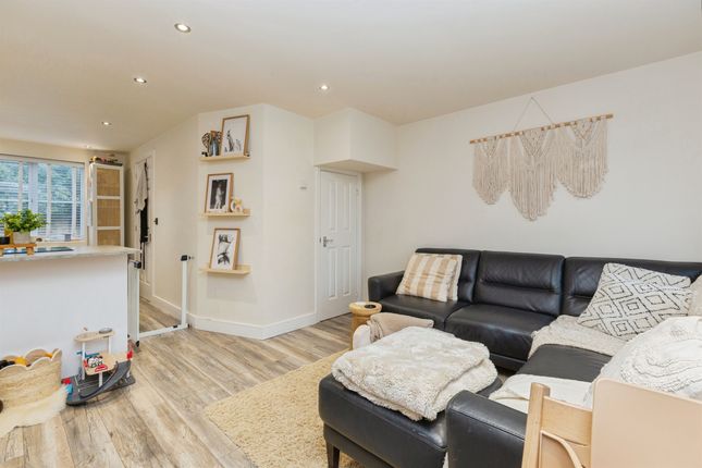 24, Whitechurch Close, Aylesbury photo 3