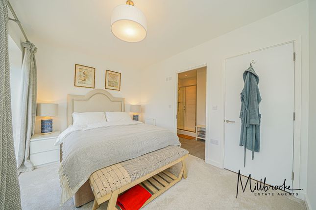 82 Shergar Way, Salford photo 4
