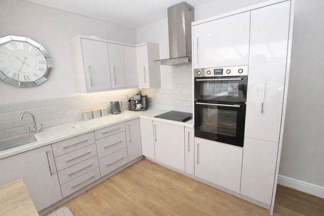 2 Stoney Royd Lane, Todmorden photo 4