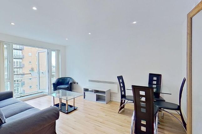Flat to rent in Kirkland House, St David's Square, Isle Of Dog, Canary Wharf, London