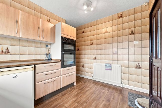19, Willow Place, Rotherham photo 4
