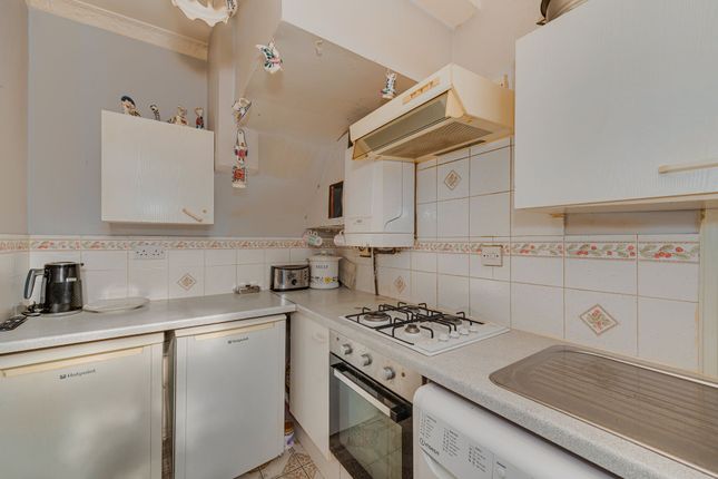14 Hartopp Drive, Sheffield photo 3