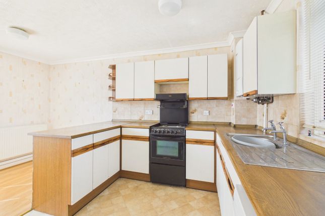 610 Stroud Crescent East, Bransholme, East Riding of Yorkshire photo 3