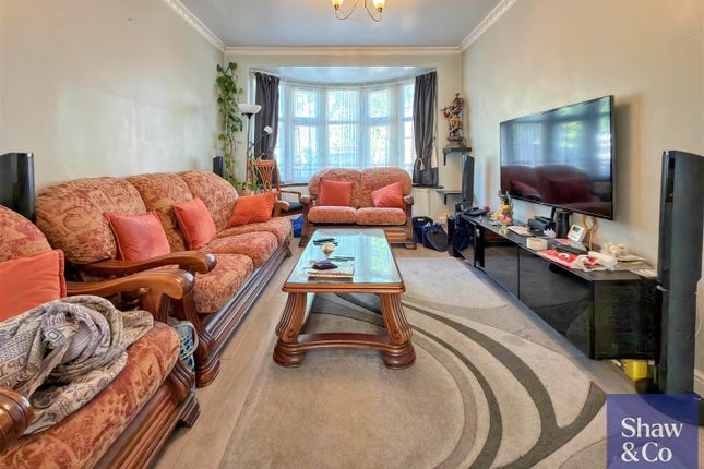 764, Hanworth Road, Hounslow photo 3