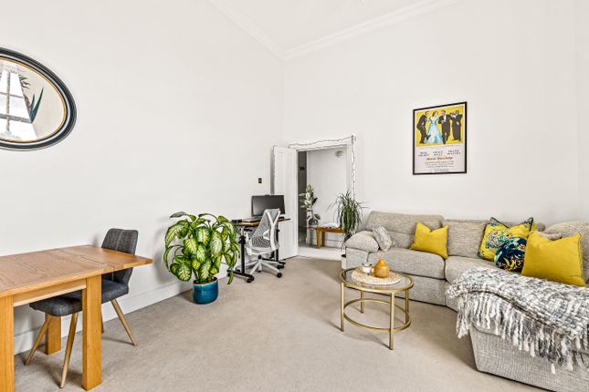 Flat for sale in Ref: Gk - Royal Earlswood Park, Redhill