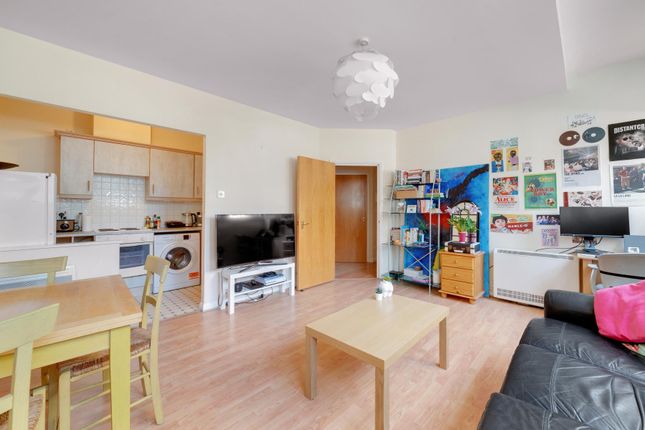 Thumbnail Flat for sale in Newington Causeway, London