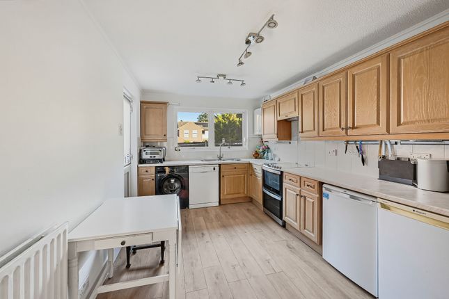 5 Auriol Park Road, Worcester Park photo 2