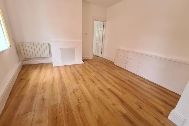 Wood Street, Warwickshire photo 2