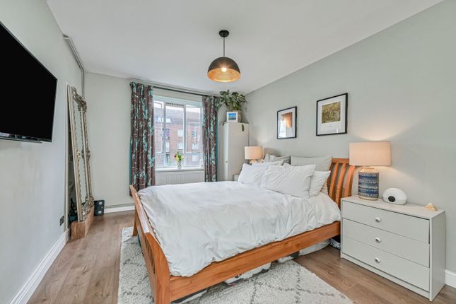 Flat 43, Domelton House,, Iron Mill Road, London photo 4