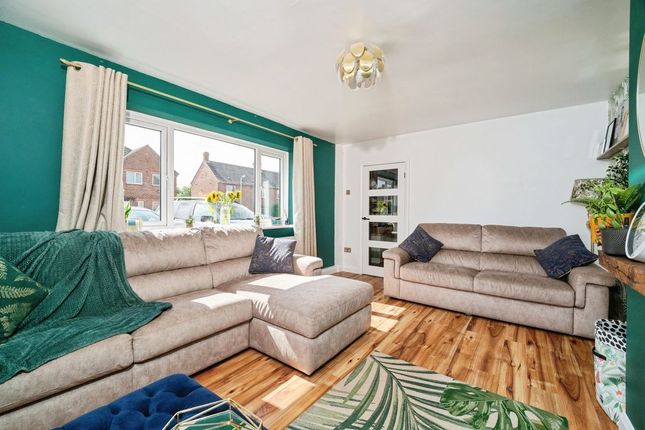 39, Broadley Crescent, Louth photo 4