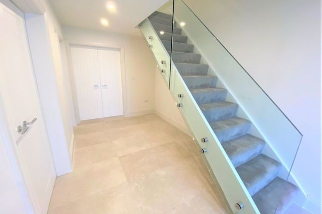 92a, Henfold Road, Manchester photo 4