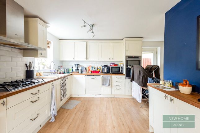 22, Farnborough Close Kingsway, Gloucester photo 3