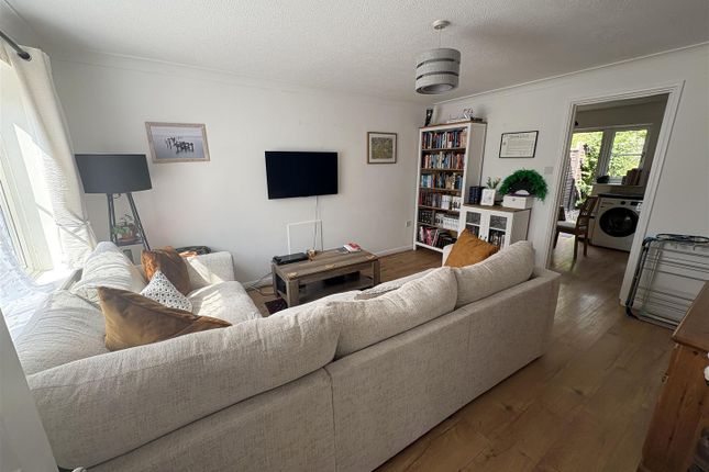 11, Dove Close, Andover photo 5