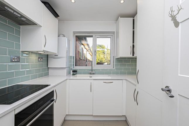 14 Fernbank, Church Road, Buckhurst Hill photo 4