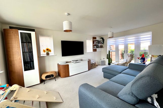 2, Tanner Drive, Godmanchester photo 2