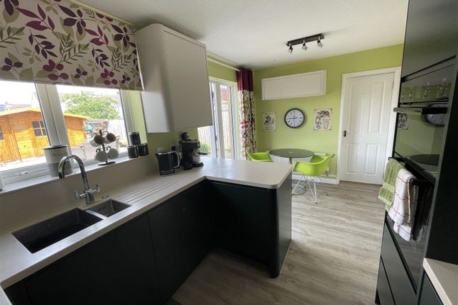 10, Sandpiper Road, Llanelli photo 2