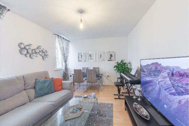 Flat 24 Aldermen Court, Constable Close, London photo 2