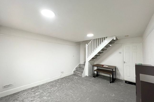 Brocade Close, Salford photo 4