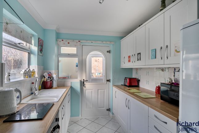 26, Castleton Road, Swindon photo 3