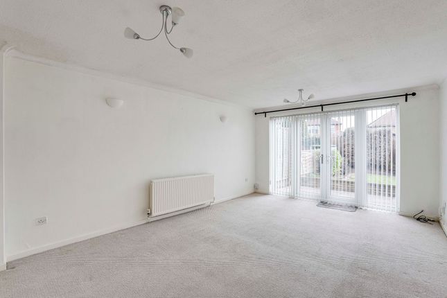 12 Ian Grove, Nottingham photo 2