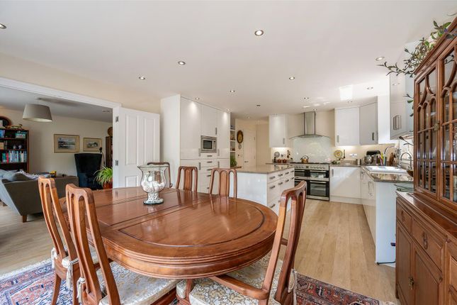 114, South Lane, Waterlooville photo 4