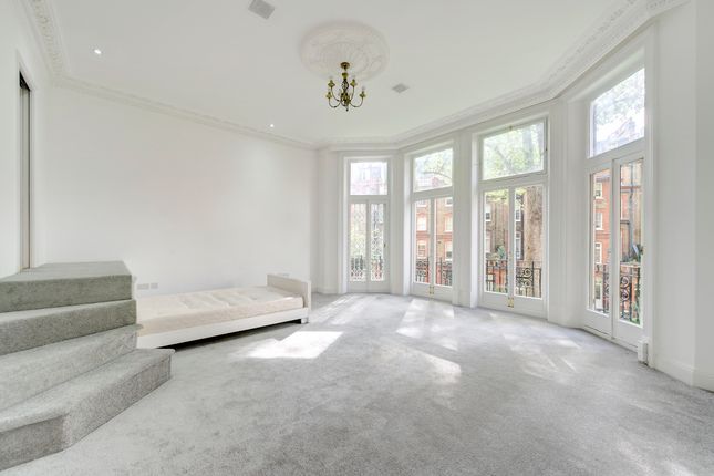Studio studio on 34-36 Egerton Gardens, Knightsbridge SW3, £695,000