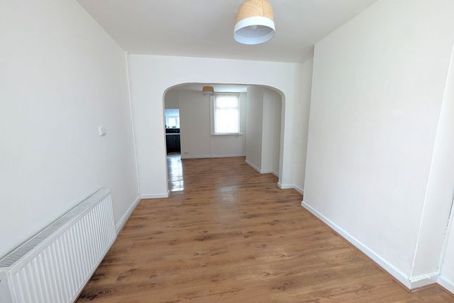 30, White Street, Caerphilly photo 2