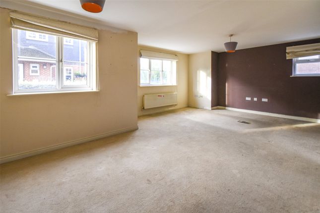 Flat for sale in Doctors Acre, Hook, Hampshire