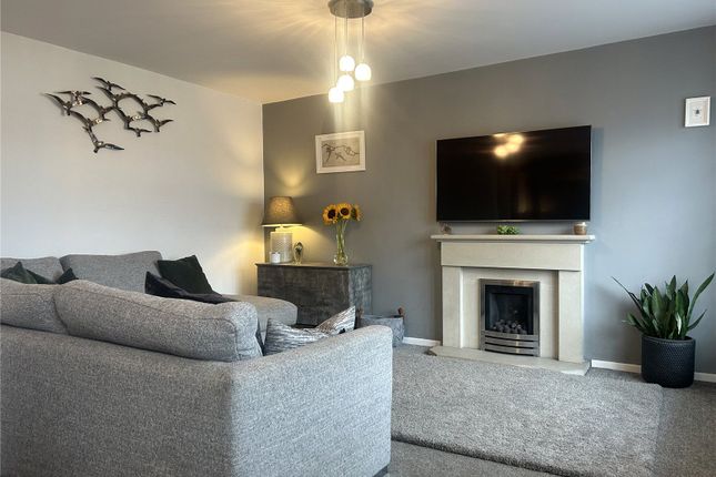112, Yorkdale, Oldham photo 2