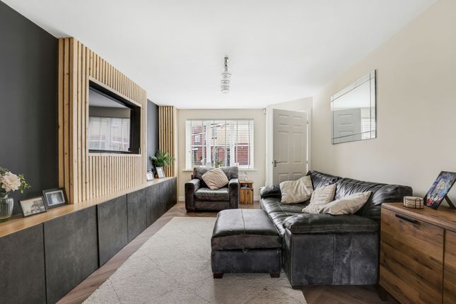 14 Defiant Close, Nottingham photo 3